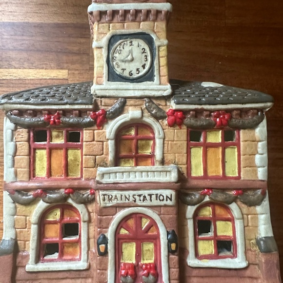 Winter Valley Cottages Christmas Village Lighted Train Station Porcelain In Box - Picture 9 of 12